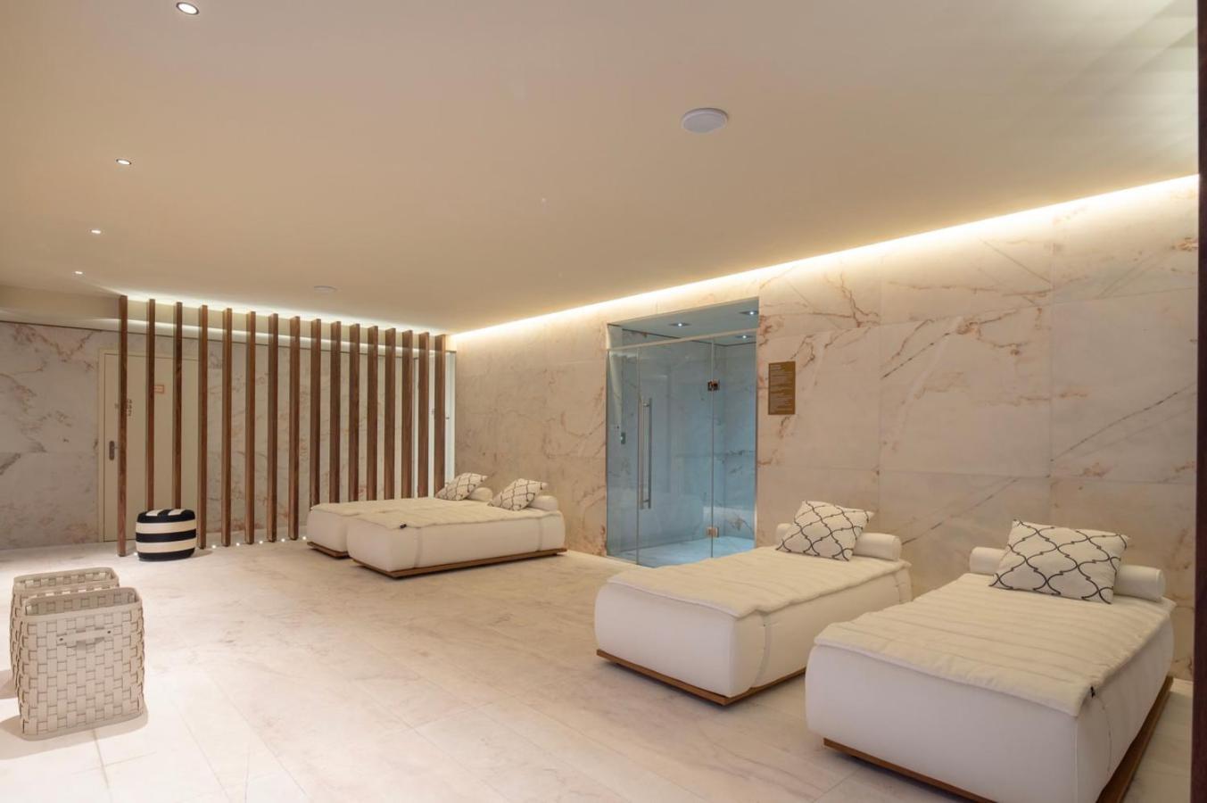 Apartment Cascais - 1 Bedroom And Shared Pool In Campolide *