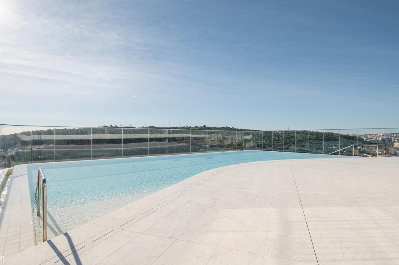 Apartment Cascais - 1 Bedroom And Shared Pool In Campolide *
